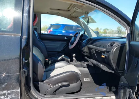 2002 Volkswagen New Beetle Turbo S z USA, uszkodzony, nr VIN 3VWFE21C92M451019